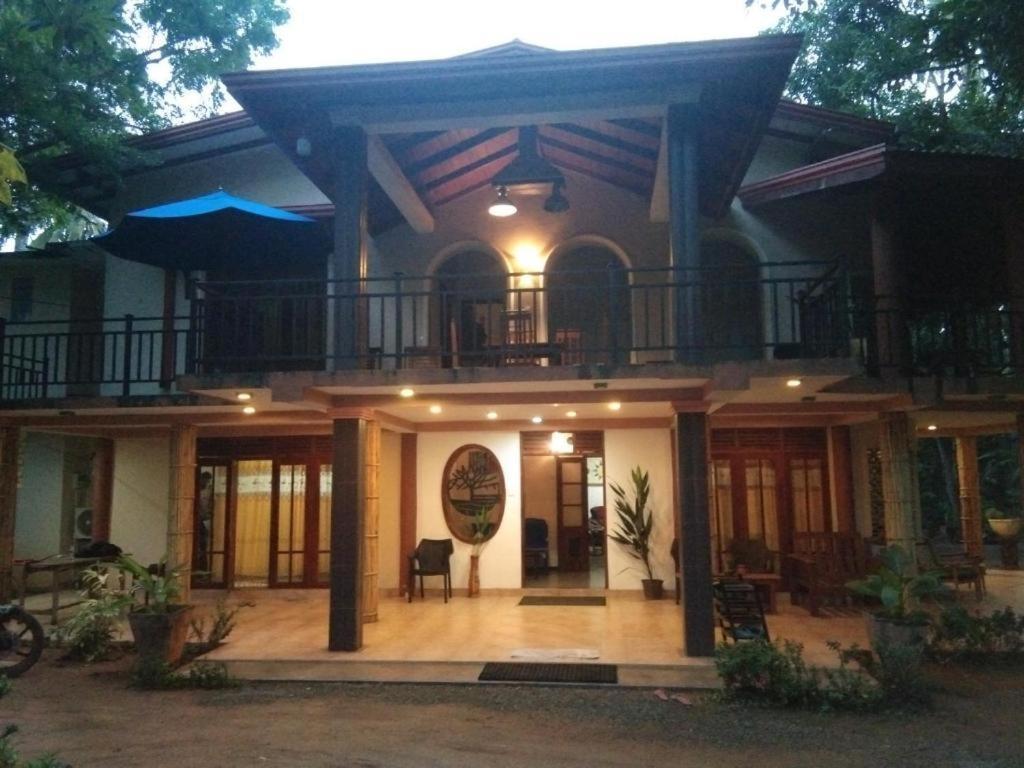 Leopard City Hostel Yala 티사마하라마 외부 사진