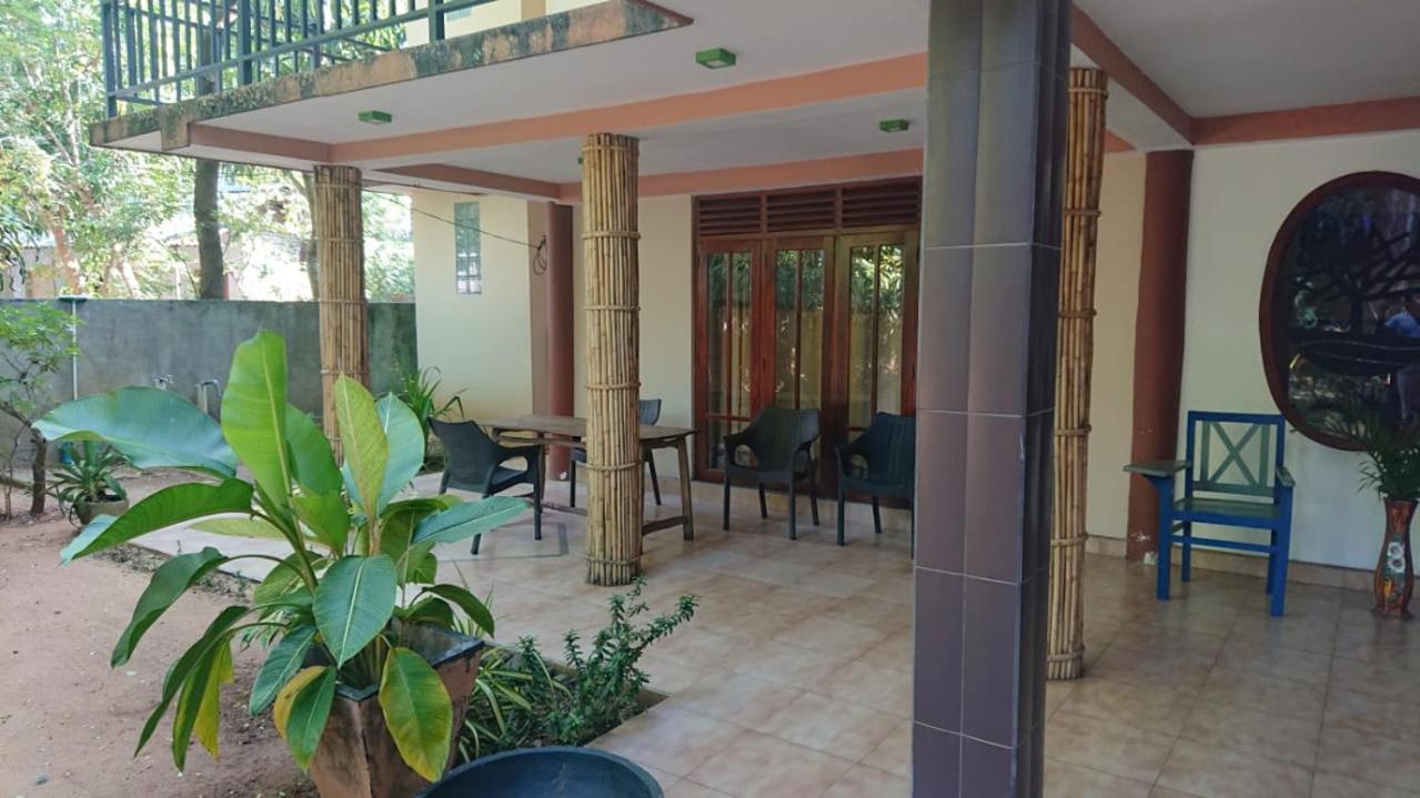 Leopard City Hostel Yala 티사마하라마 외부 사진