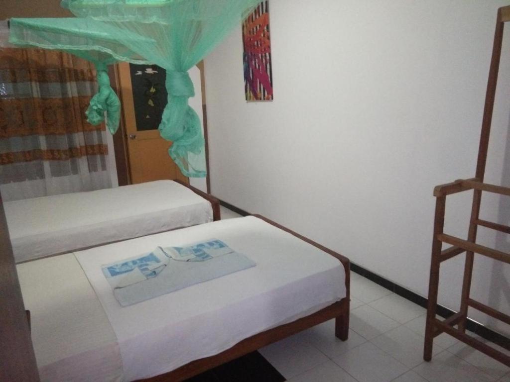 Leopard City Hostel Yala 티사마하라마 외부 사진
