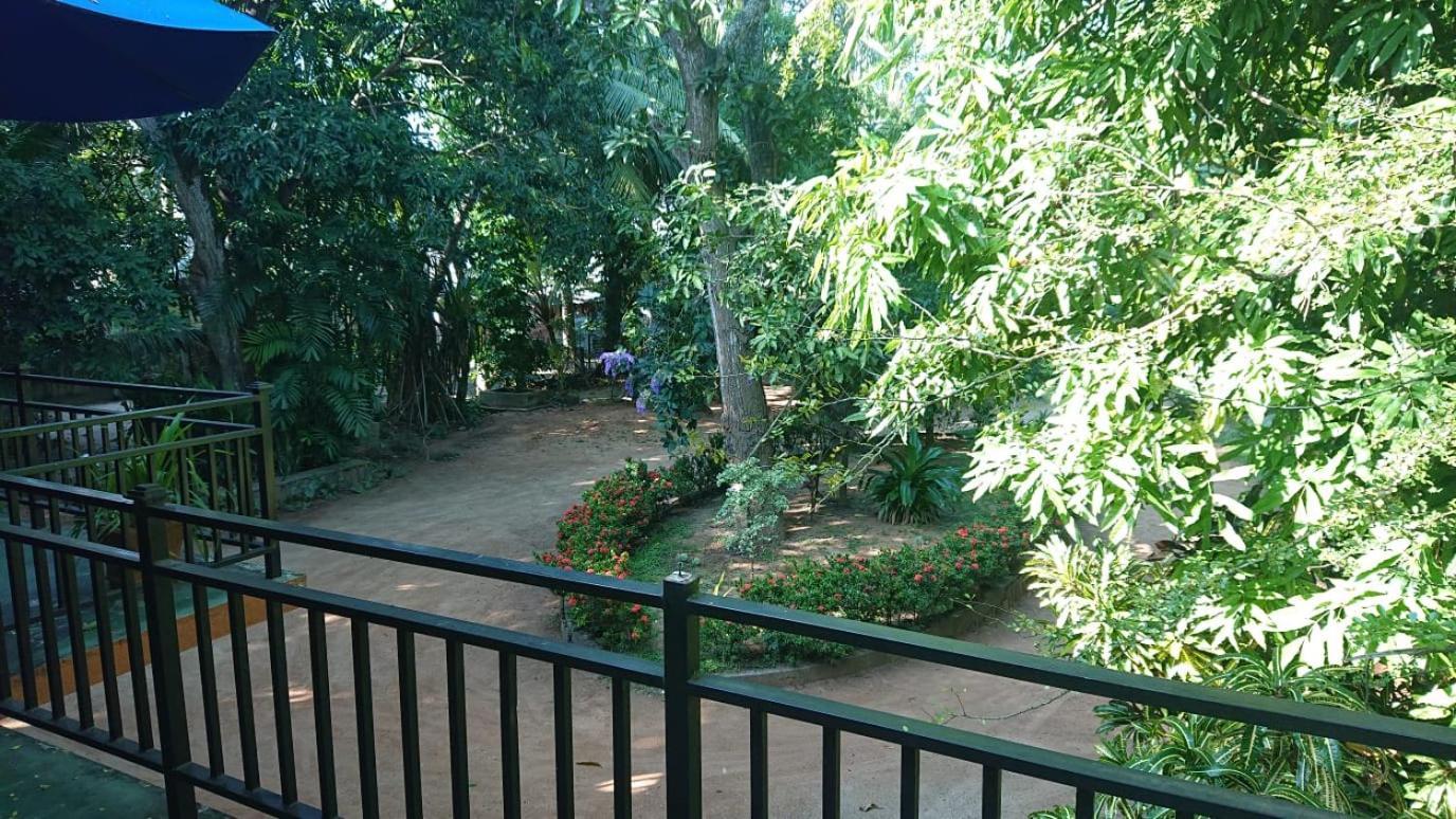 Leopard City Hostel Yala 티사마하라마 외부 사진