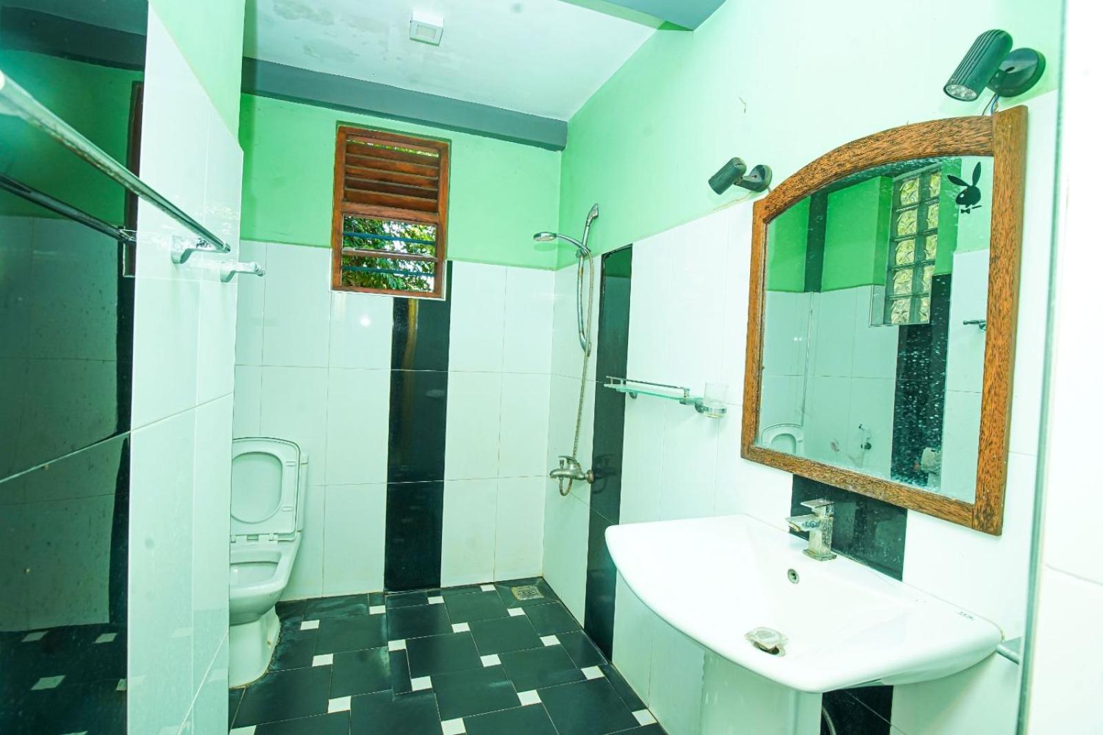 Leopard City Hostel Yala 티사마하라마 외부 사진
