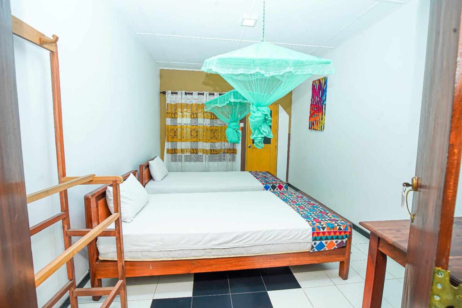 Leopard City Hostel Yala 티사마하라마 외부 사진